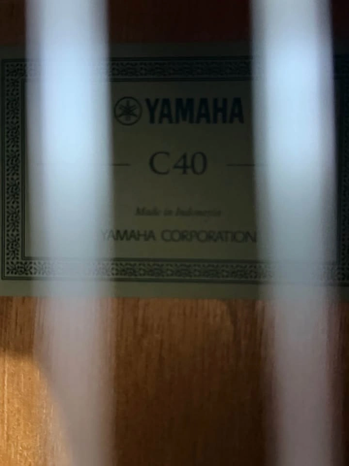 Yamaha C40 classical guitar with hard shell case - photo 4