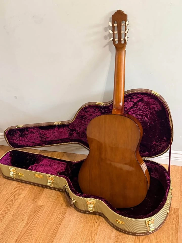 Yamaha C40 classical guitar with hard shell case - photo 5