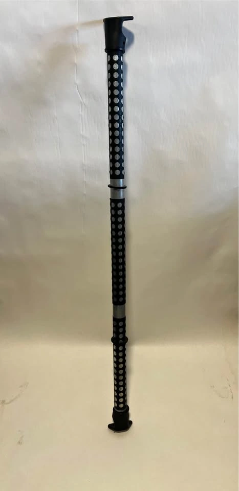 Extendable car clothes rack