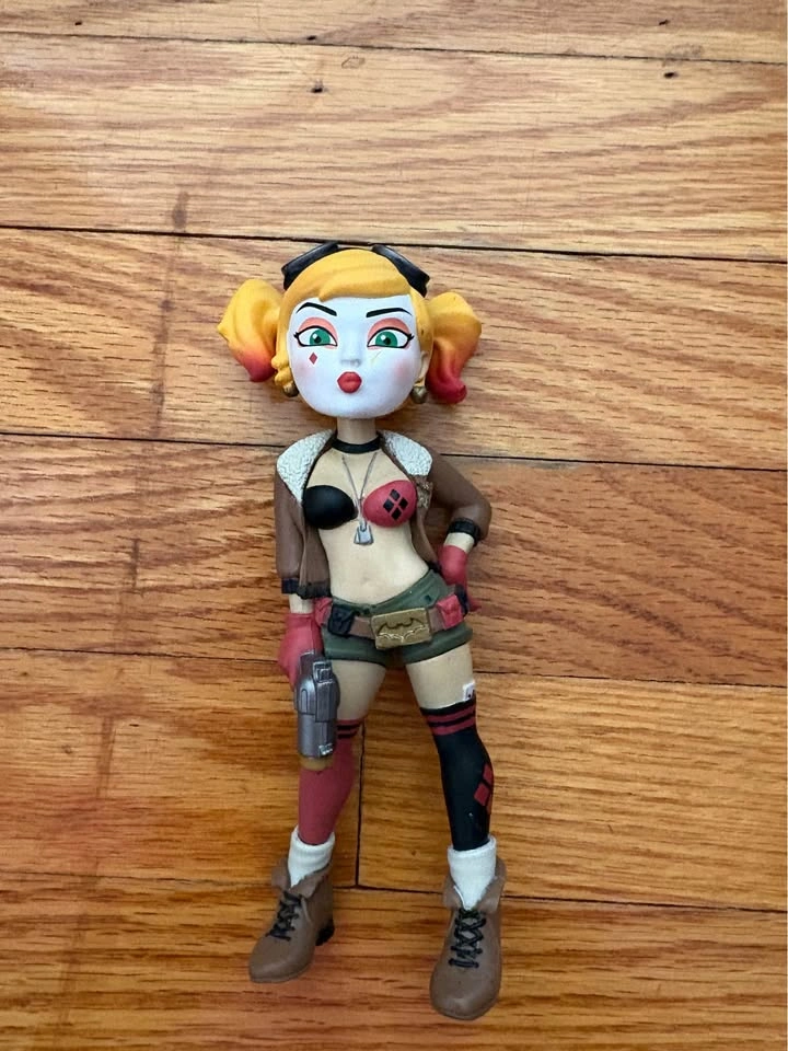 DC Comics Harley Quinn Action Figure Lot - photo 4