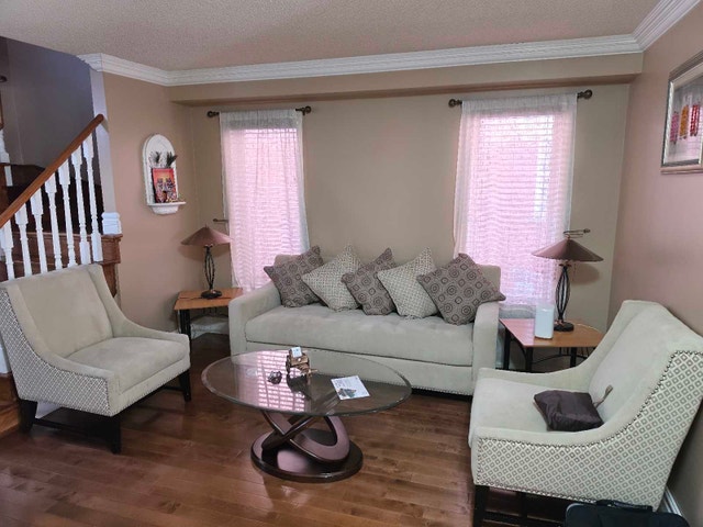 SOLD PENDING PICKUP Living Room Set - photo 2
