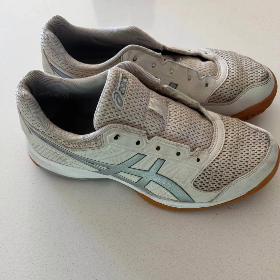 Volleyball Shoes - Women’s Size 8 - photo 2