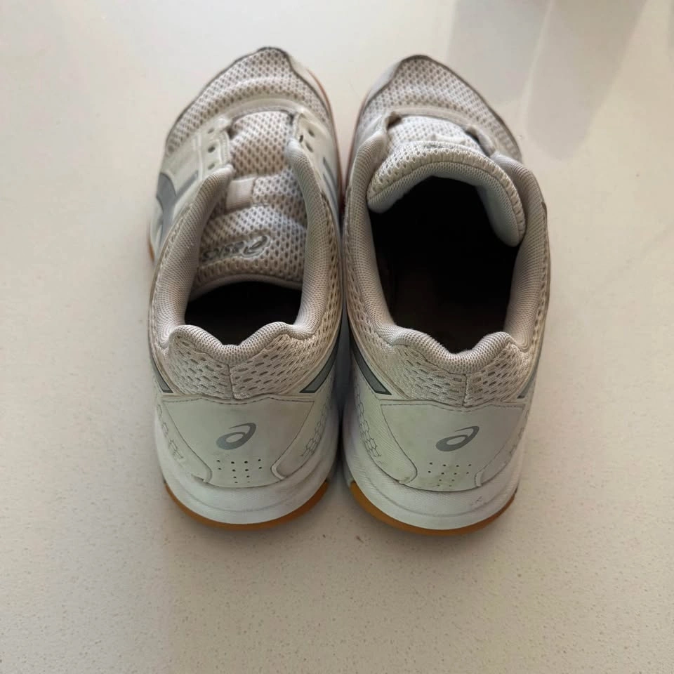 Volleyball Shoes - Women’s Size 8 - photo 3