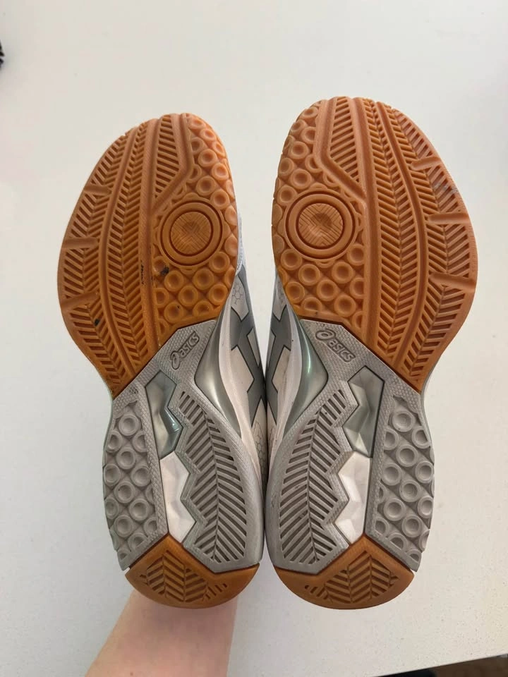 Volleyball Shoes - Women’s Size 8 - photo 4