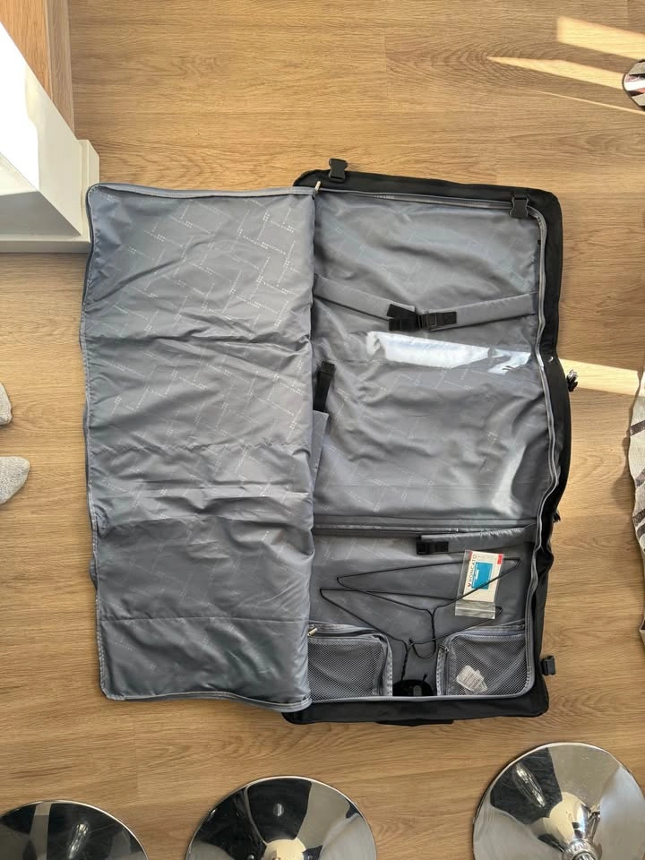 Italian Travel Briefcase - Brand New! - photo 4