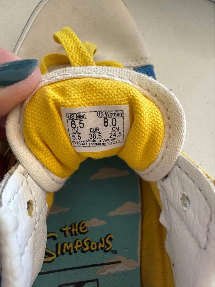 Simpsons Vans and Socks - Women’s Size 8 - photo 4