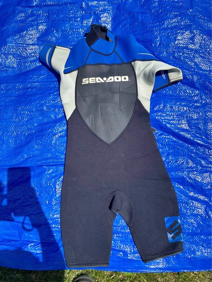 Seadoo kids size 8 wetsuit