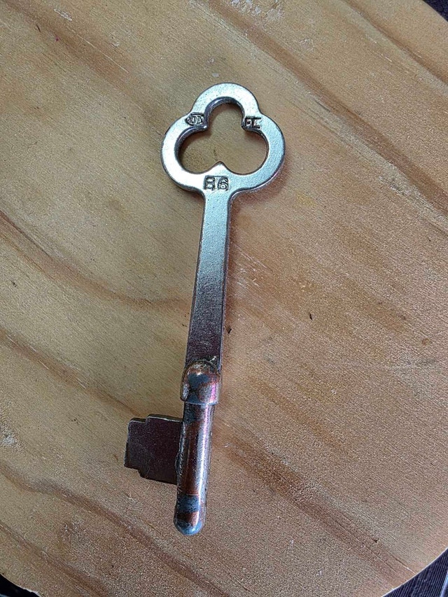 Vintage Skeleton Keys - photo 4