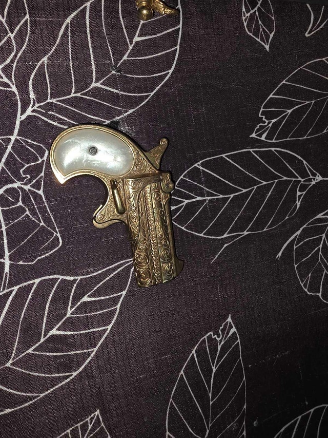 Vintage Derringer Pistol Lighter
