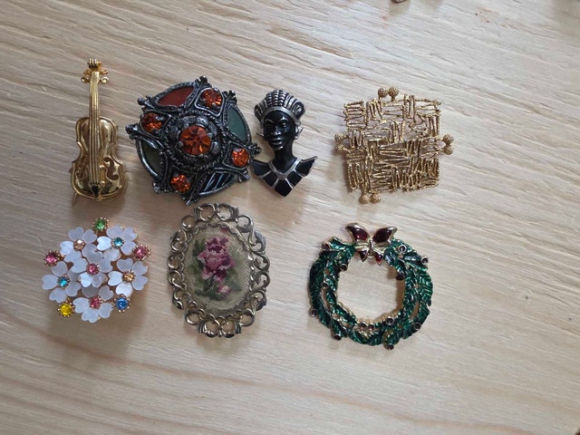 Vintage Brooch Collection - photo 2