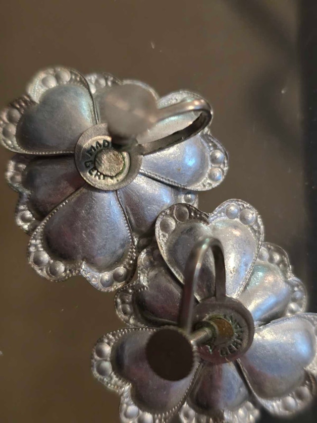 Vintage Floral Screw-Back Earrings Made in Germany - photo 4