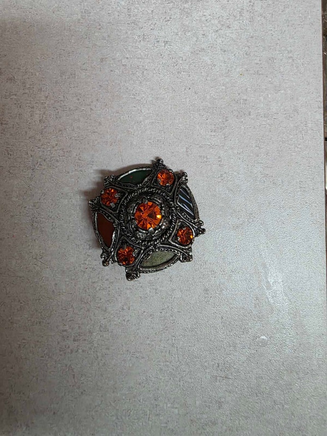 Vintage Style Brooch with Amber-Colored Rhinestones - photo 5