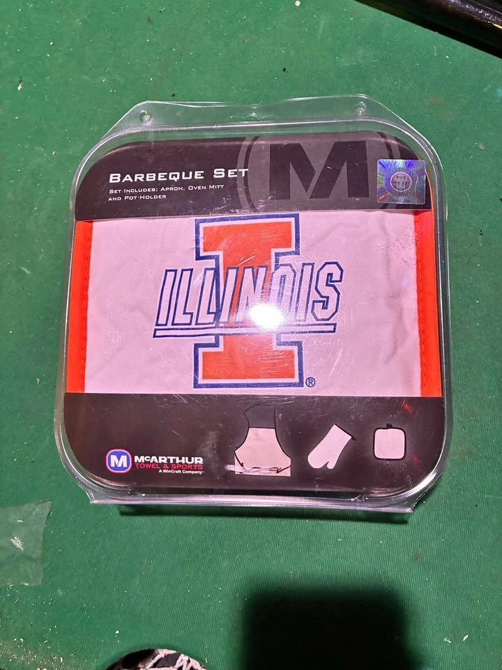 University of Illinois barbecue set