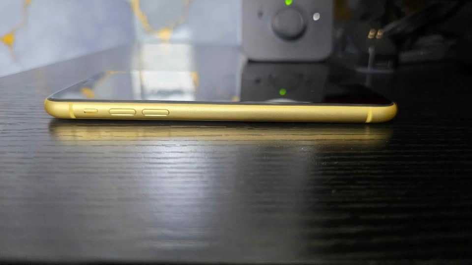 Apple Iphone 11 Yellow 64GB Unlocked - photo 3