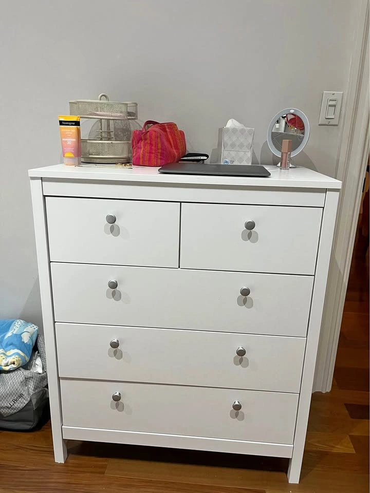 White dresser (5 drawers)