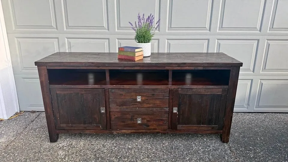 TV console / Entertainment unit