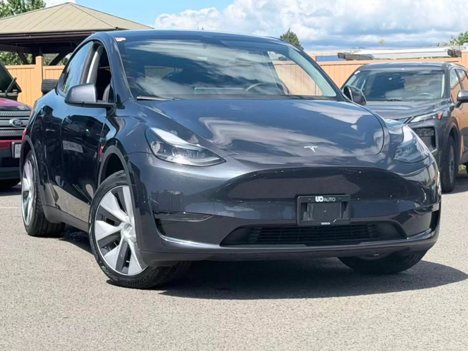 2024 Tesla Model Y RWD / No Accident / BC Local - photo 2