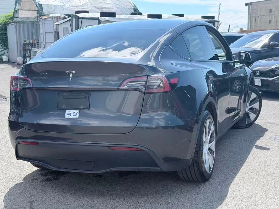 2024 Tesla Model Y RWD / No Accident / BC Local - photo 4