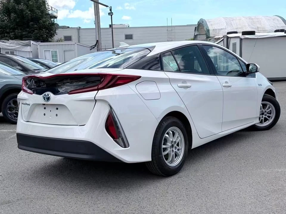 2019 Toyota Prius Prime Auto/ CLEAN TITLE/ BC LOCAL - photo 4
