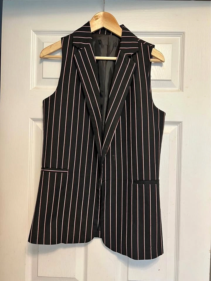 ⚽ Black/white/red stripes Vest