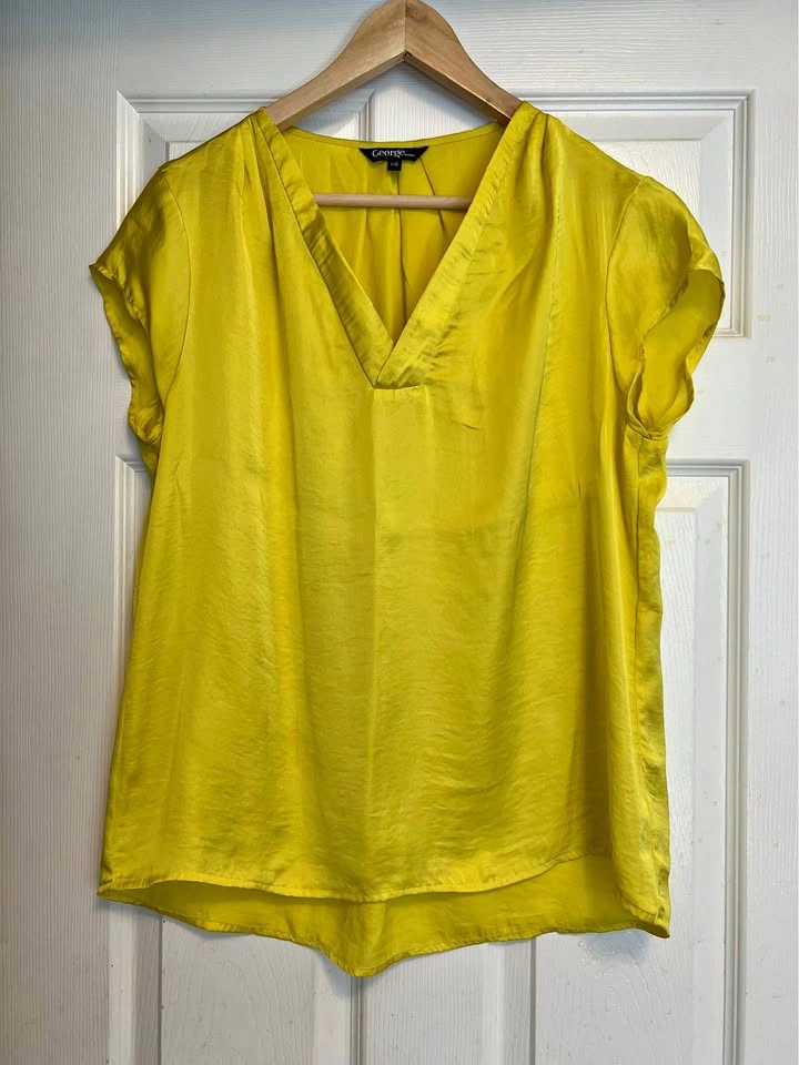 ⚽ Short Sleeve yellow blouse