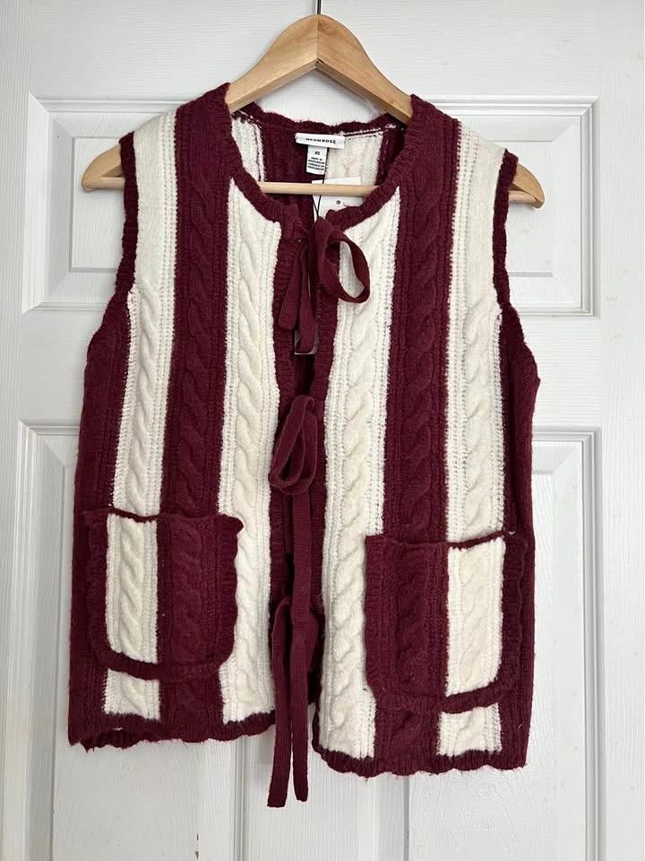 ⚽ Super cute Knitted Vest