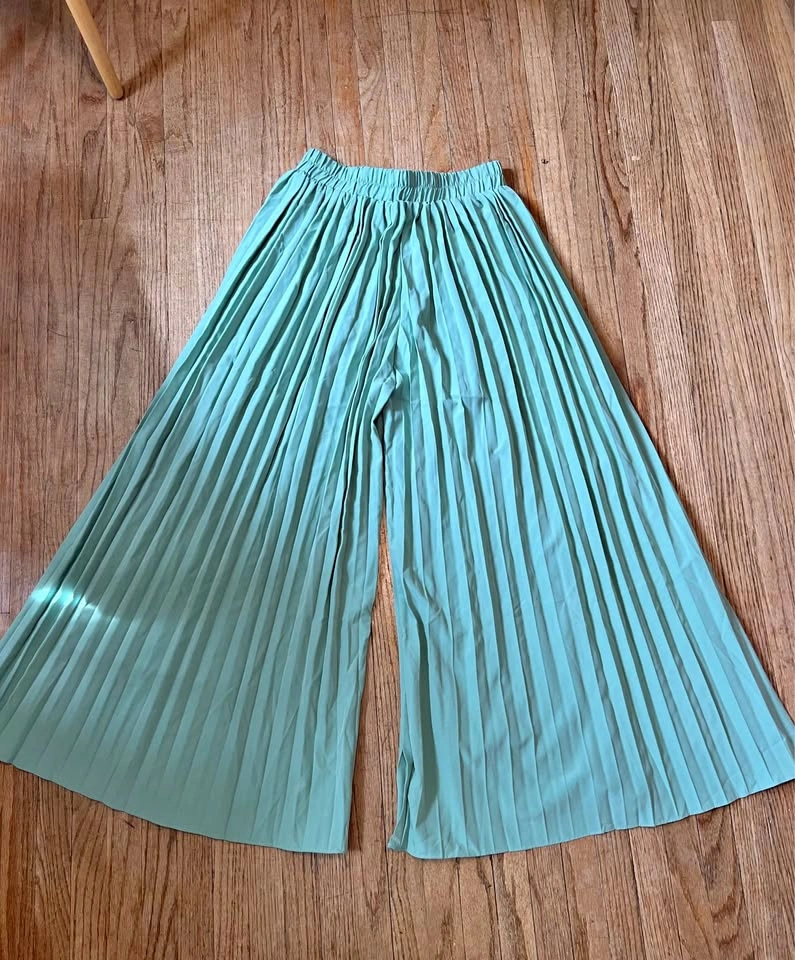 ⚽ Wide leg Pleated Pants