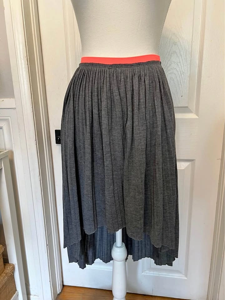 ⚽ Charcoal gray Pleated Skirt
