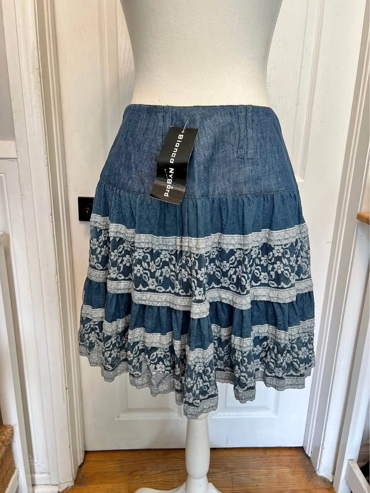 ⚽ Light Denim Skirt with lace details. - New