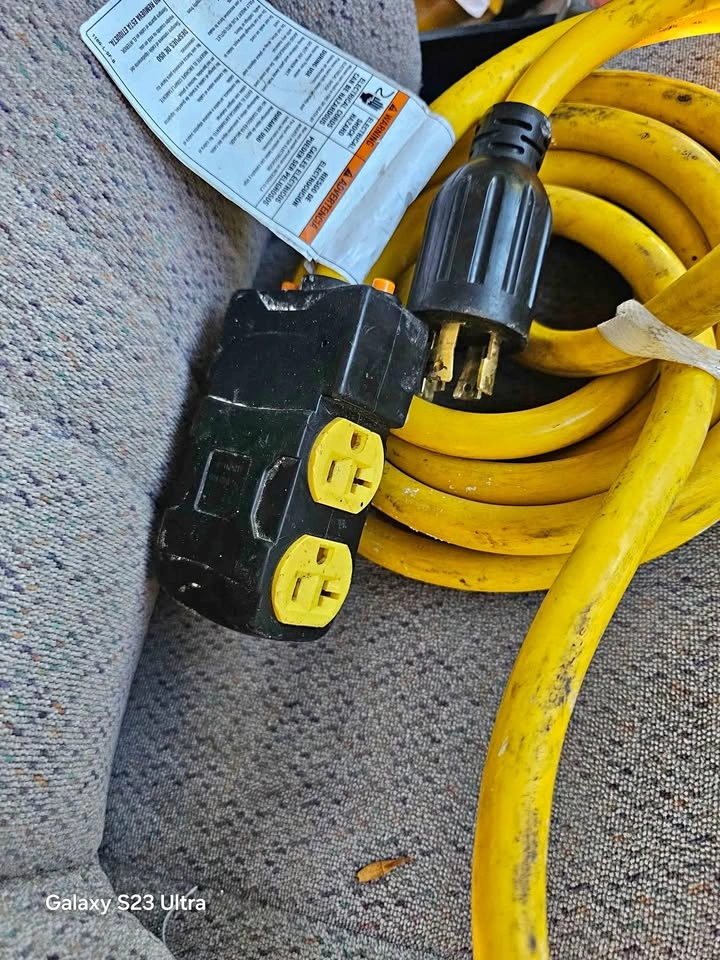Rv plug 30amps
