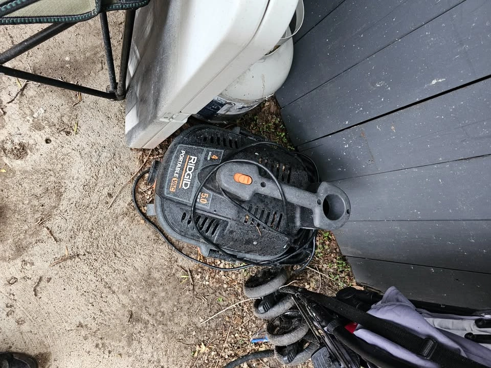 RIDGID 4 Gallon 5.0 Peak HP Portable Wet/Dry Vac - photo 2