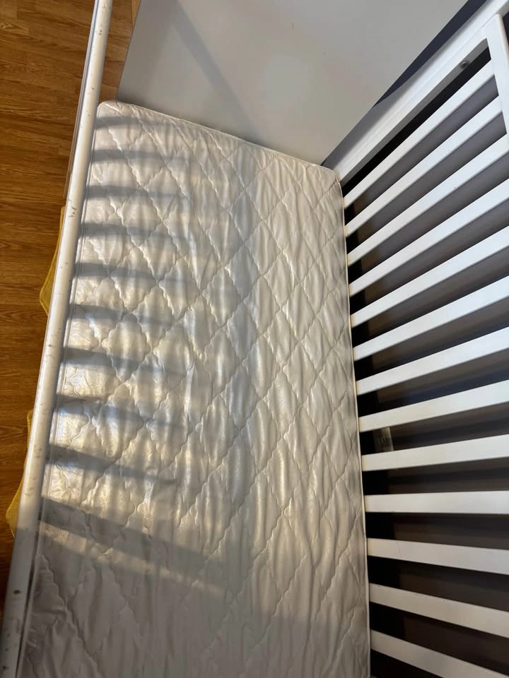White Crib and Mattress - photo 4