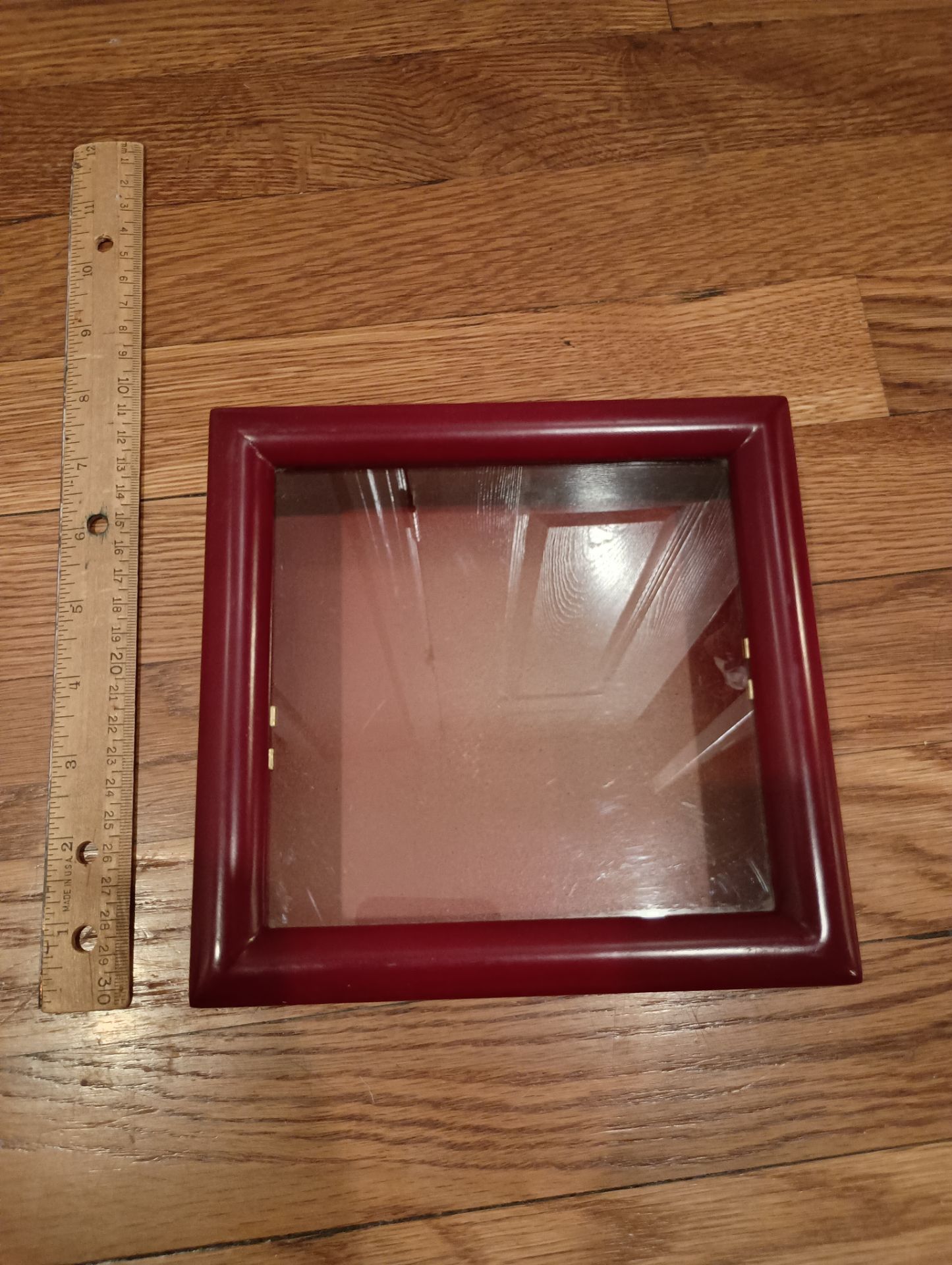 Small Red Box with Glass Lid - photo 2