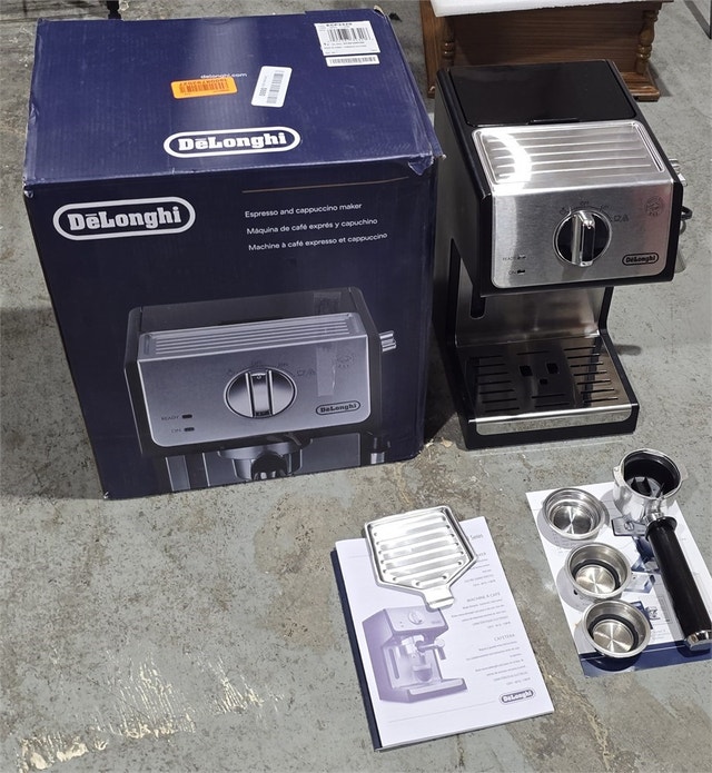 De'Longhi 15-Bar Pump Espresso Machine with Milk Frother - photo 4