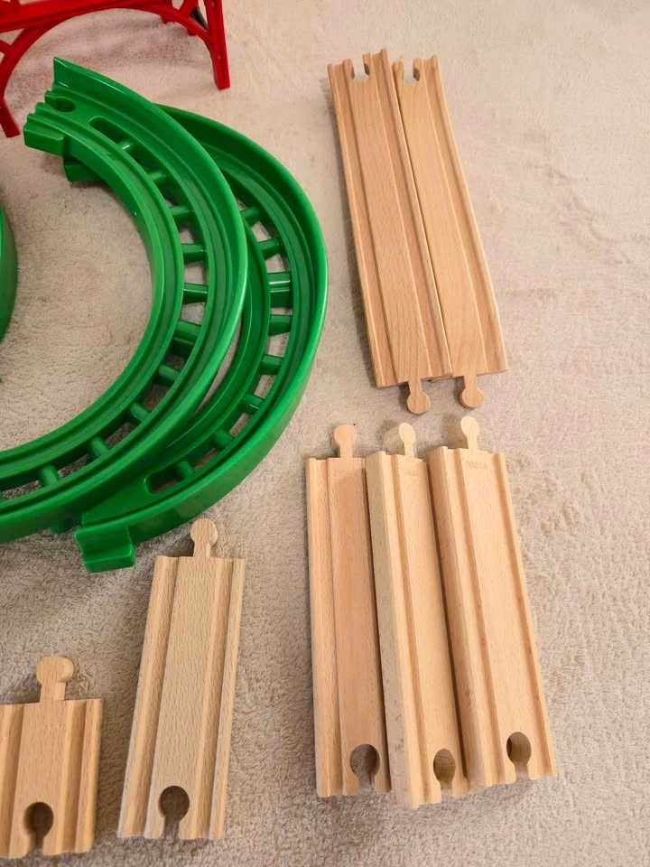 BRIO Lift & Load Warehouse Play Train Set - photo 4