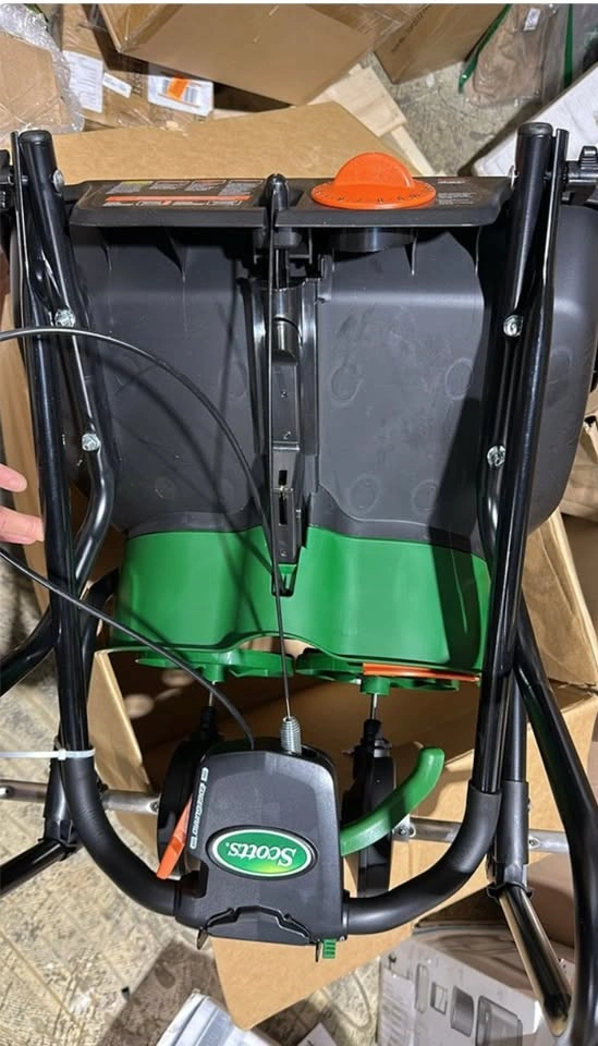 Scotts 75902 Elite Broadcast Spreader, 20,000 sq. ft. - 25 lbs - photo 5