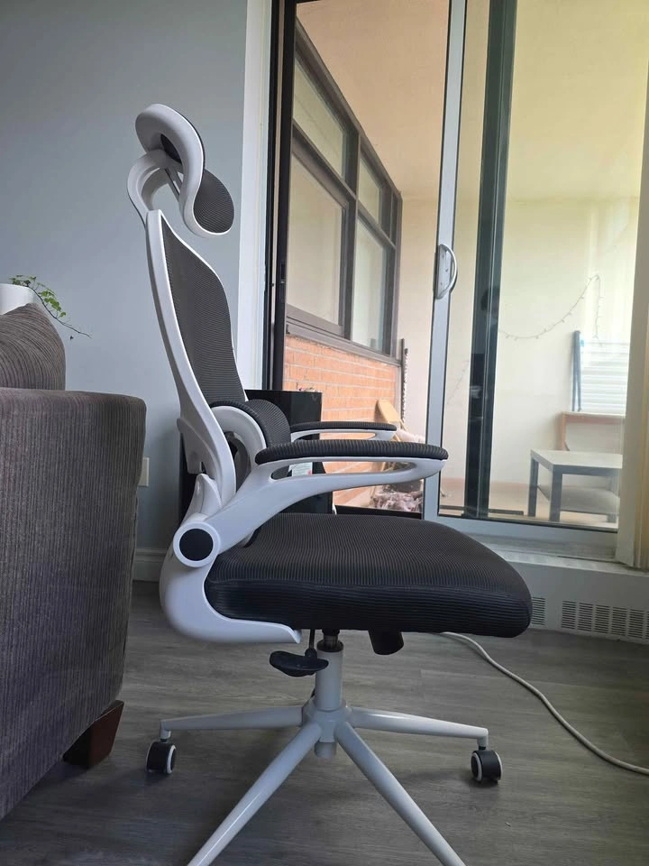 Ergonomic Office Chair - Like New - photo 2