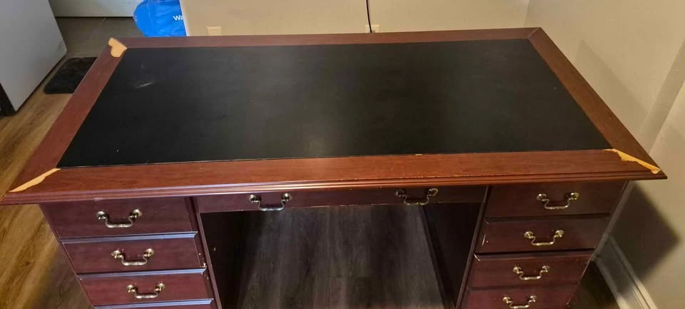 Wooden computer desk with lock drawer - photo 2