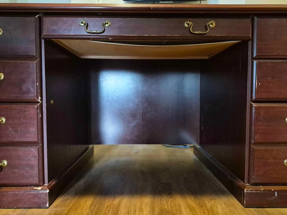 Wooden computer desk with lock drawer - photo 4