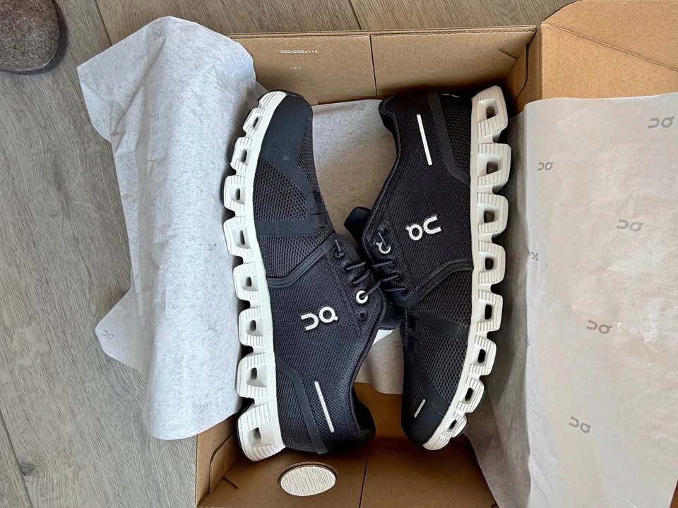 NEW In Box On Cloud 5 Women’s US9