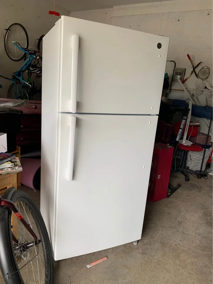 GE Refrigerator - photo 2