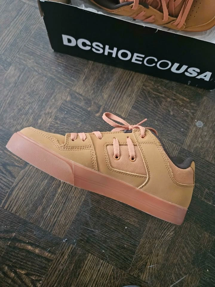 Dc Sneaker us size 9 - photo 3