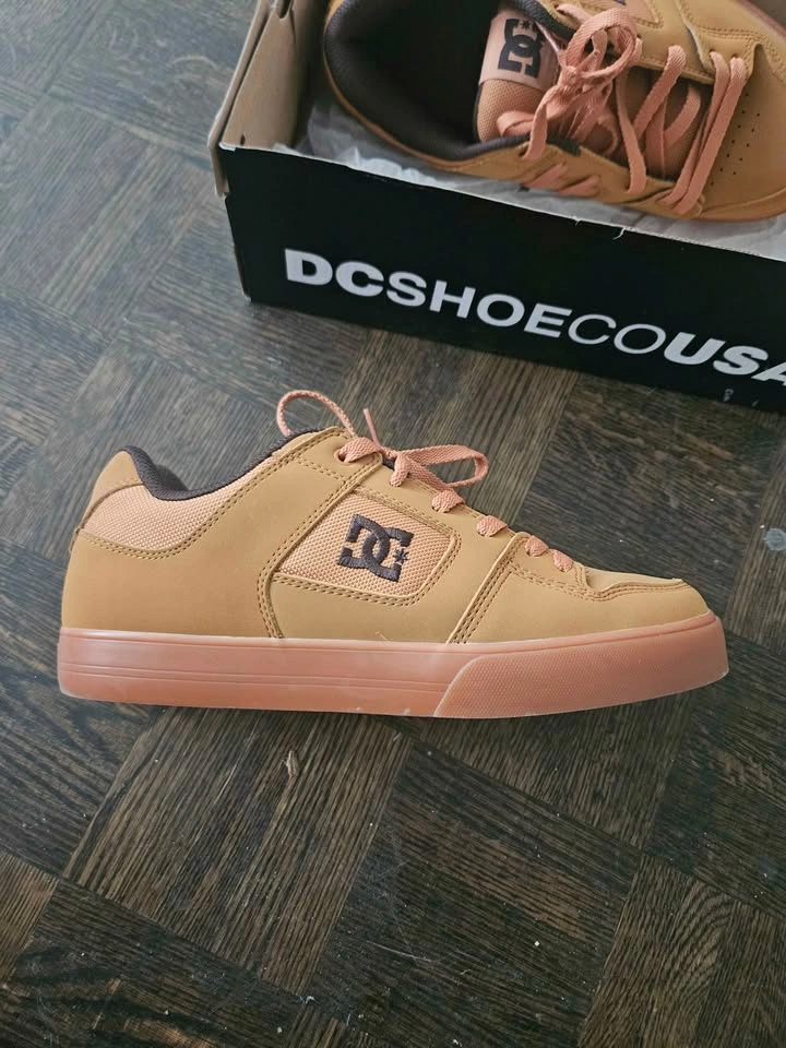 Dc Sneaker us size 9 - photo 4