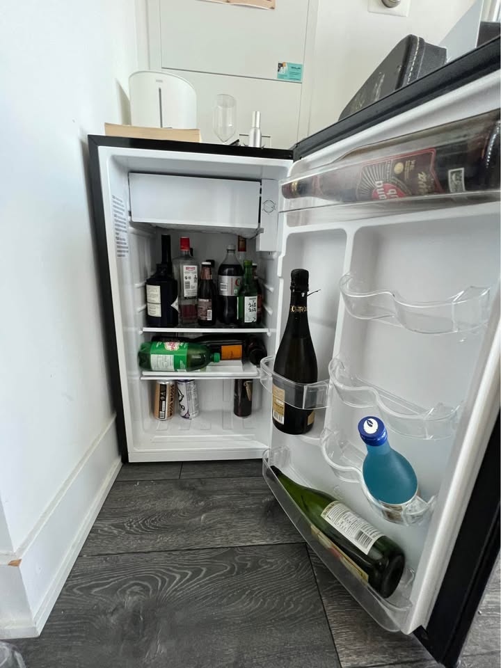 Hamilton beach mini fridge - photo 2