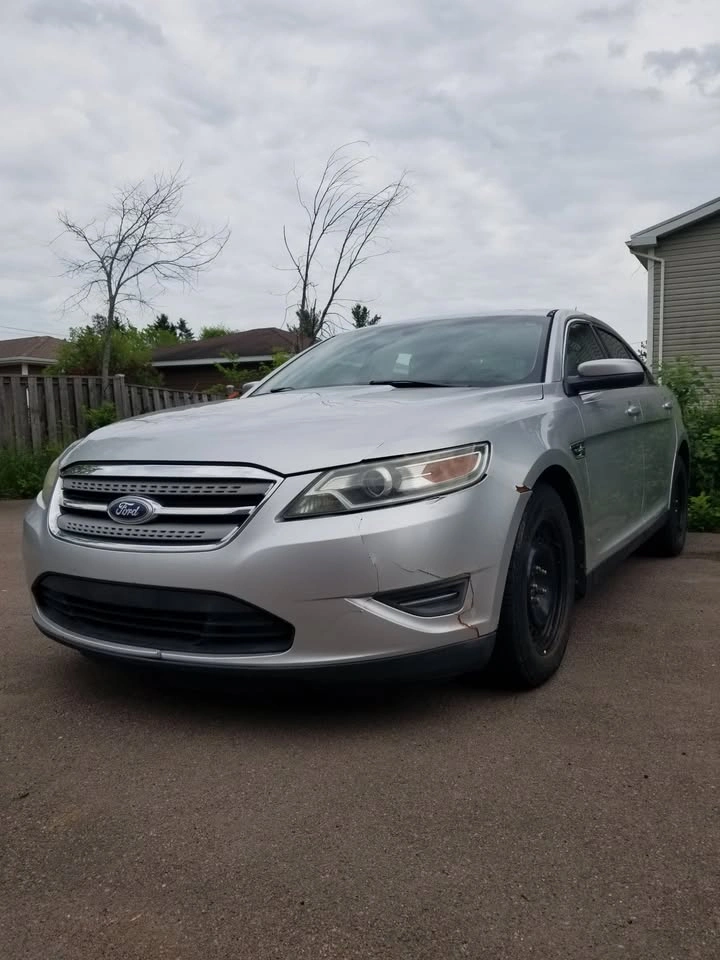 2011 Ford Taurus SEL - photo 2