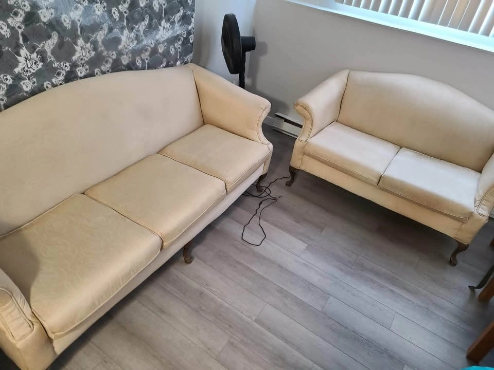 MOVING SALE!!! FURNITURE, SOFAS, DINING TABLE, MATTRESSES & MORE - photo 3