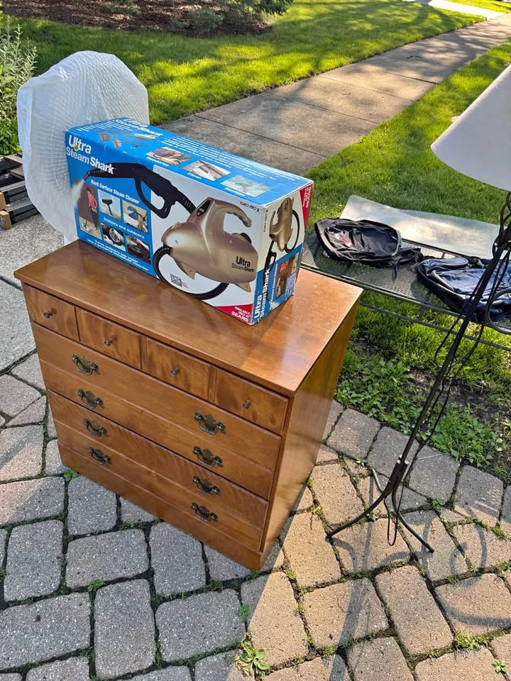 Dresser cabinet