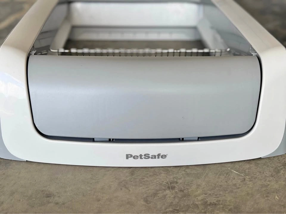 PetSafe ScoopFree Self-Cleaning Litter Box + 9 New Trays