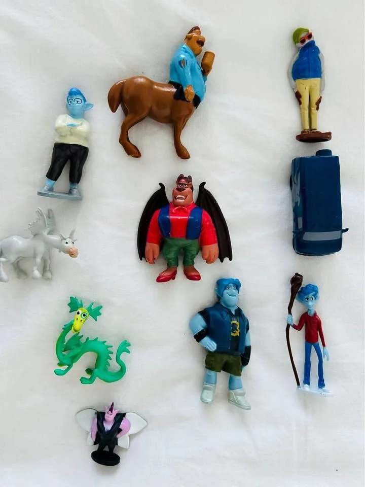 Disney Onward Book + Figures + Playmat