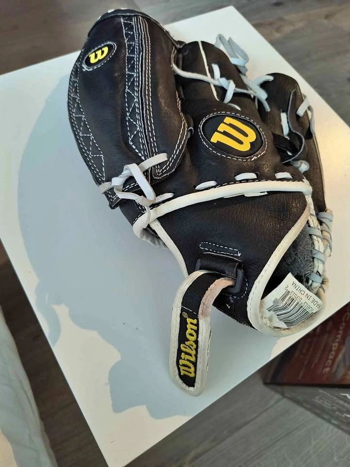 Wilson A400 Baseball Glove Size 10R